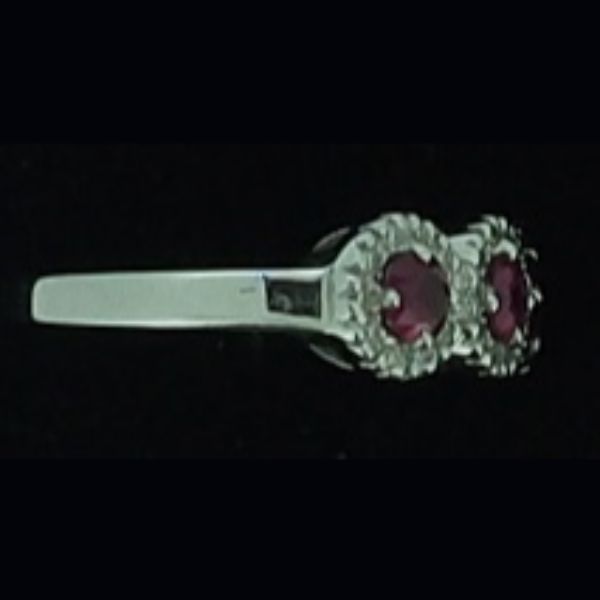 Sortija de oro blanco brillantes y rubies - Imagen 2