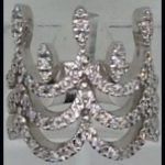 Sortija en oro blanco repleto de puntas de brillantes con forma de corona