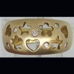 Sortija en oro amarillo con estrellas ,flores y corazones calado y brillantes embutidos