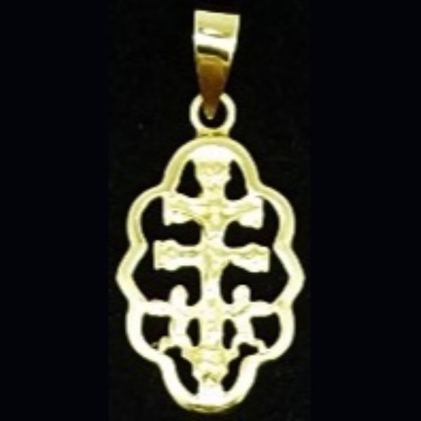 Colgante cruz de caravaca de tamaño mediano en oro amarillo