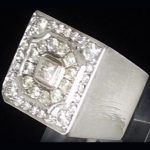 Sello de oro blanco con Brillantes