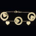 Pulsera en oro amarillo con corazones