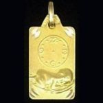 Medalla rectangular de nacimiento en oro amarillo de 18 kts
