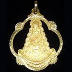 Medalla de tamaño grande de la Virgen del Rocio en oro amarillo