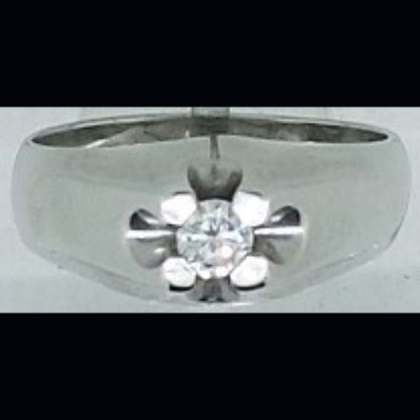 Solitario en oro blanco con brillante talla diamante engastado en garra