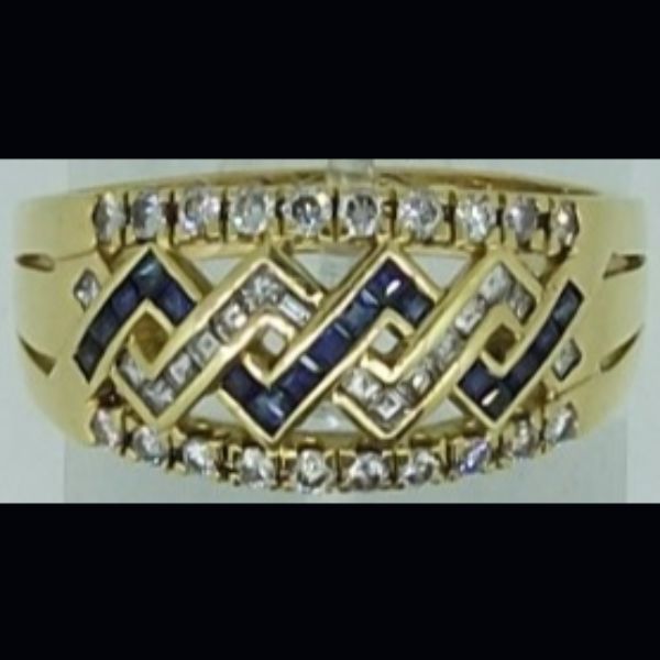 Sortija de caballero en oro amarillo con piedra preciosa y diamates