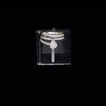Anillo oro blanco con pequeñas circonitas