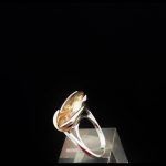 Anillo oro blanco con piedra preciosa anaranjada