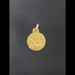 Medalla pequeña imagen virgen con niño en oro amarillo