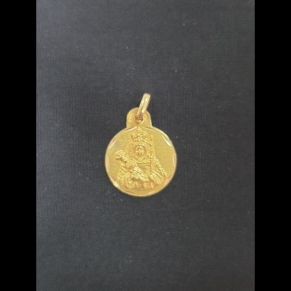 Medalla pequeña imagen virgen con niño en oro amarillo