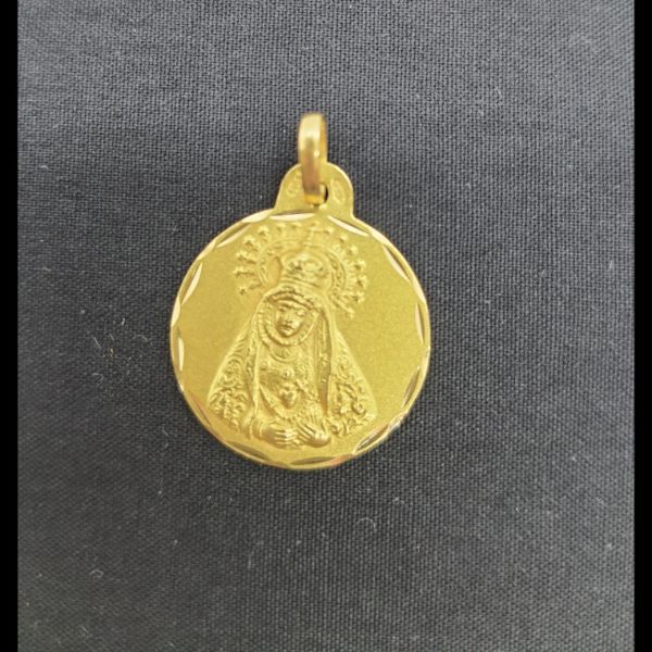 Medalla mediana imagen virgen en oro amarillo
