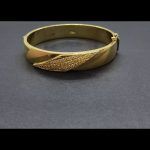 Pulsera ovalada en oro amarillo con circonitas blancas