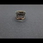 Anillo oro blanco con dibujo en forma flor