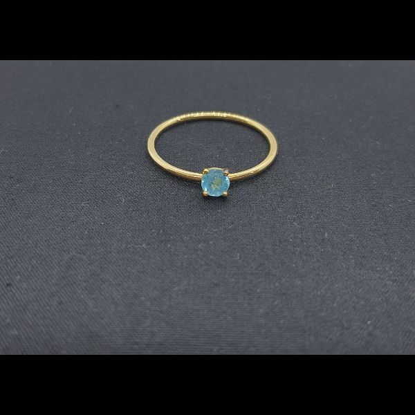 Anillo oro amarillo con colgante en piedra celeste