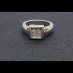 Anillo oro blanco con 4 brillantes de 0,05qt; total 0,20qt