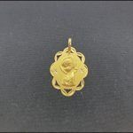 Medalla oro amarillo labrada con imagen Virgen Niña
