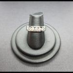 Anillo oro blanco con siete brillantes de 0,08 qt cada uno; total 0,56qt nº 13,5