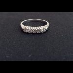 Anillo oro blanco con 5 brillantes de 0,05 qt; total 0,25 qts