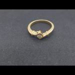 Anillo oro amarillo con brillante de 0,10 qt