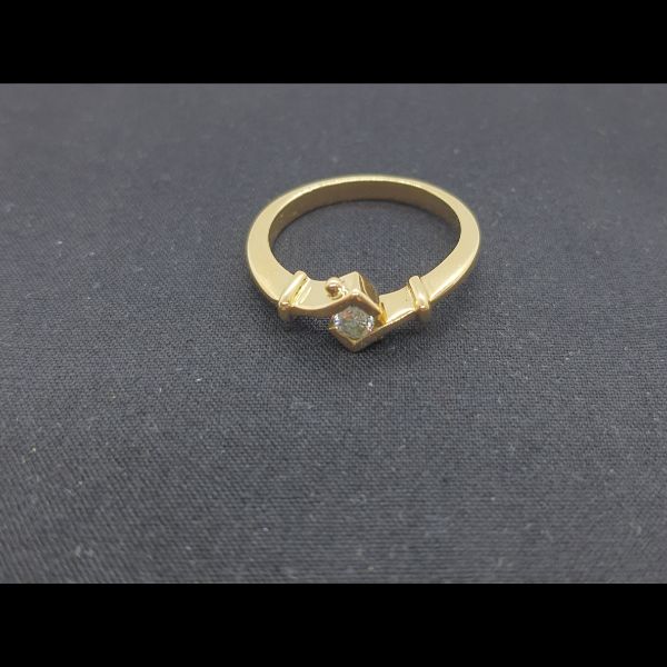 Anillo oro amarillo con brillante de 0,10 qt
