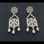 Pendientes semilargos oro blanco con circonitas blancas