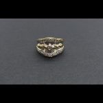 Anillo oro blanco y amarillo con brillante de 0,05 qt y puntas de brillantes