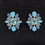 Pendientes oro blanco con piedras naturales celestes , cierre omega