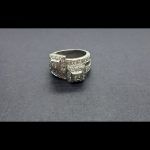 Anillo oro blanco con 2 brillantes de 0,06 qt y 38 brillantes de 0,02 qt,total 0,88 qts