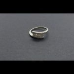 Anillo oro blanco con 3 brillantes cuadrados de 0,10 quilates cada uno