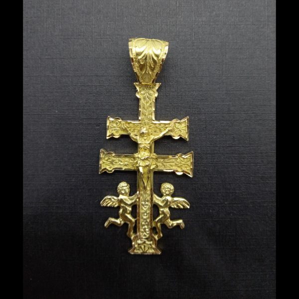 Cruz de caravaca en oro amarillo