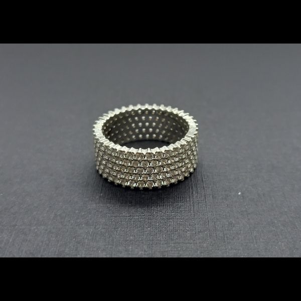 Anillo oro blanco cuajado de circonitas