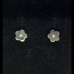 Pendientes oro blanco forma de flor con circonita en el centro