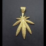Colgante oro amarillo con forma hoja de "Marihuana"