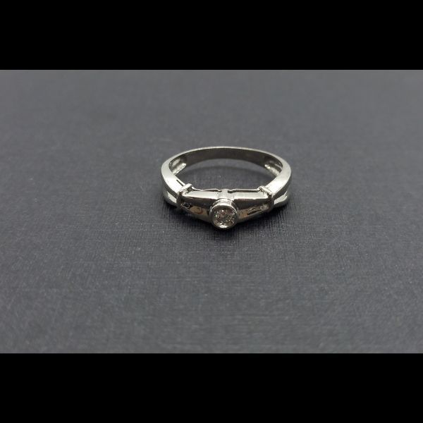 Anillo oro blanco con brillante de 0,06 qtes