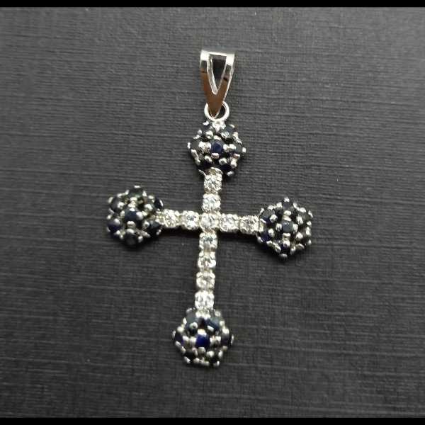 Cruz oro blanco con circonitas color azules y blancas