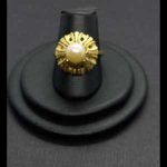 Anillo oro amarillo con perla blanca