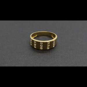 Anillo oro amarillo con circonitas blancas