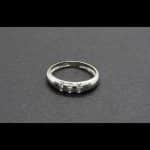 Anillo oro blanco con circonitas blancas