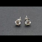 Pendientes oro blanco de 14 quilates con piedra "Moissanite" cierre forma mariposa