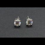 Pendientes oro blanco con piedra moissanite, cierre tipo mariposa