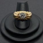 Anillo forma solitario con un brillante de 0,50 qtes