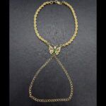 Manita oro amarillo mixta forma cordón y cadena con motivo de "mariposa" con piedra verde