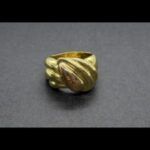 Anillo oro amarillo con forma onduladas
