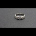 Anillo oro blanco nº 14 de 18k con circonitas blancas