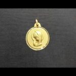 Medalla oro amarillo de 18k de la Virgen Niña