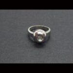 Anillo oro blanco 18k del nº9 con brillante central de 0,05 qt