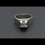 Anillo oro blanco 18k tipo solitario nº 24 con brillante de 0,60 qt