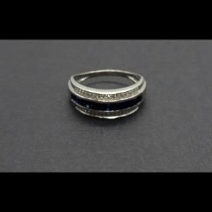 Anillo oro blanco de 18 kt con circonitas blancas y piedras negras, nº 20