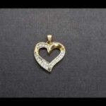 Colgante oro amarillo 18 kt con forma de corazon con circonitas
