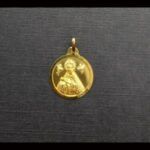 Medalla oro amarillo 18k de la Virgen Coronada